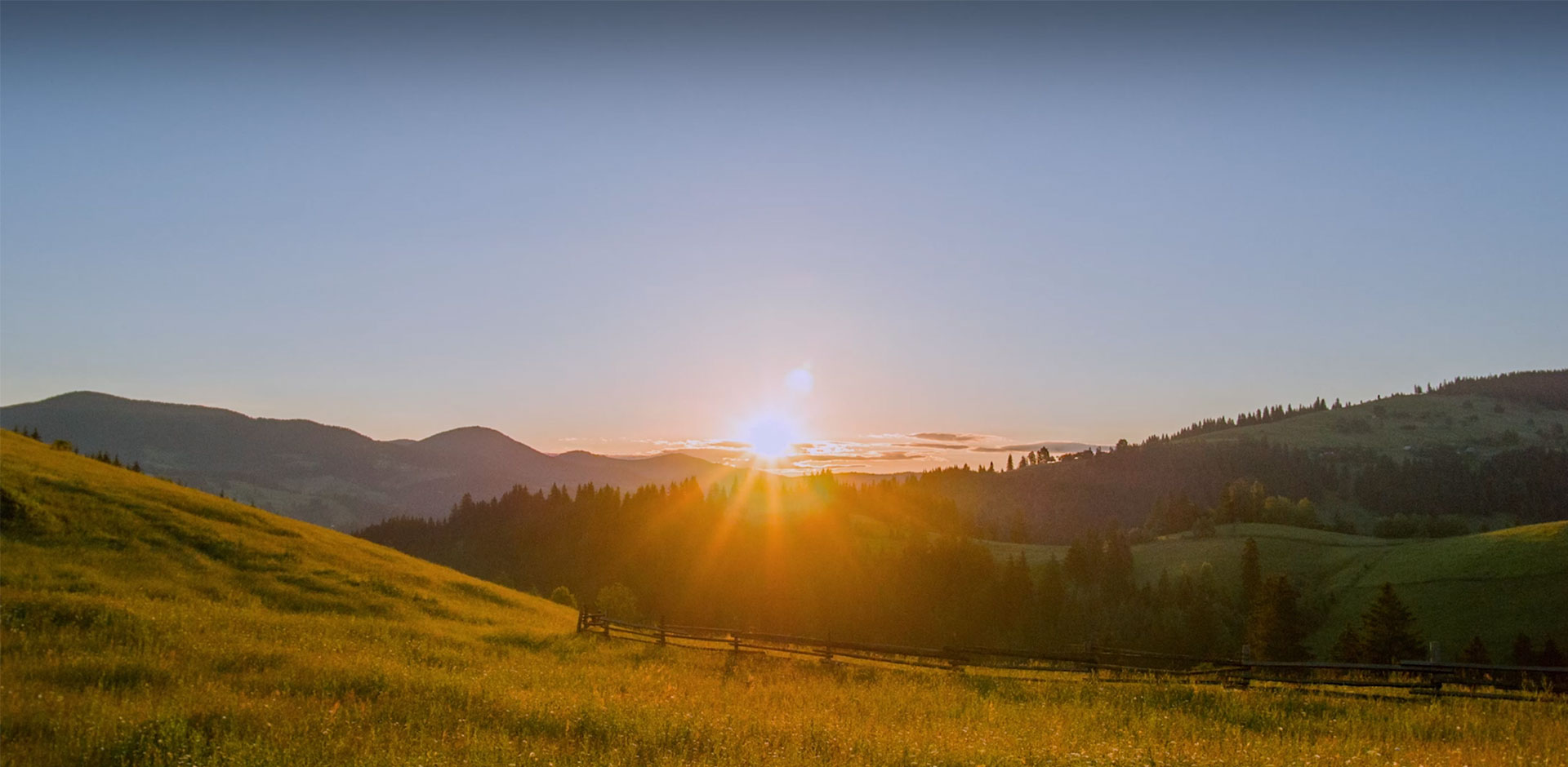 Solax homepage banner showcasing complete solar, storage, and EV charging solutions